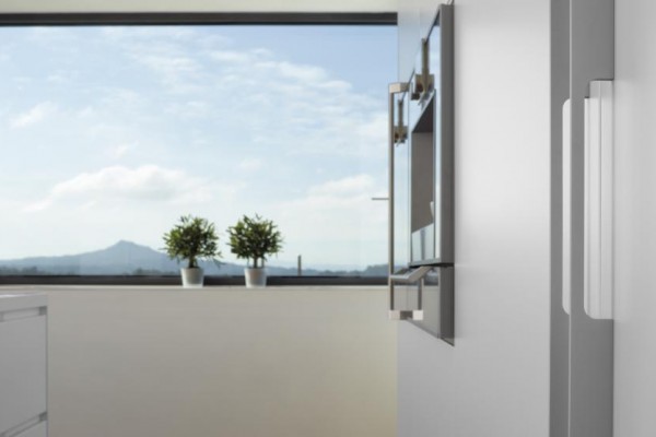 slide_santos-cocinas-intra-lacado-columna-tirador-de-barra