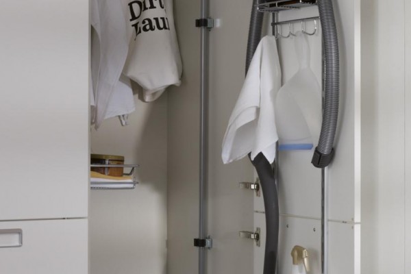 slide_santos-cocinas-seda-laminado-columna-portautiles-limpieza